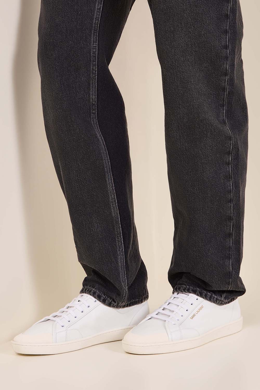 תמונת כל הלוק של נעלי סניקרס